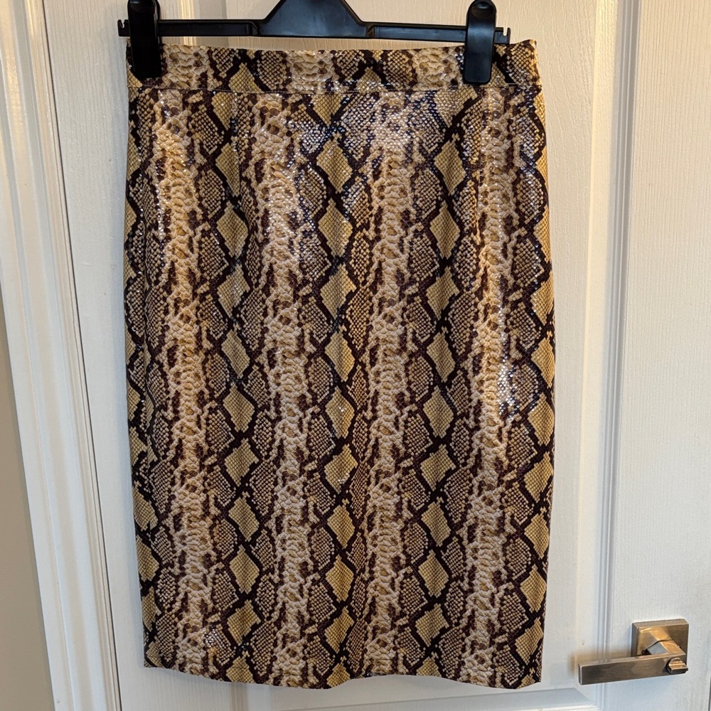 Guess by Marciano  skirt , with a snake pattern , midi